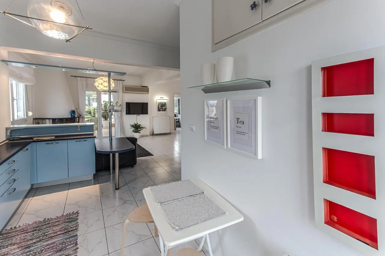 Two Bedroom Bright Apartment With Amazing Veranda Thessaloníki