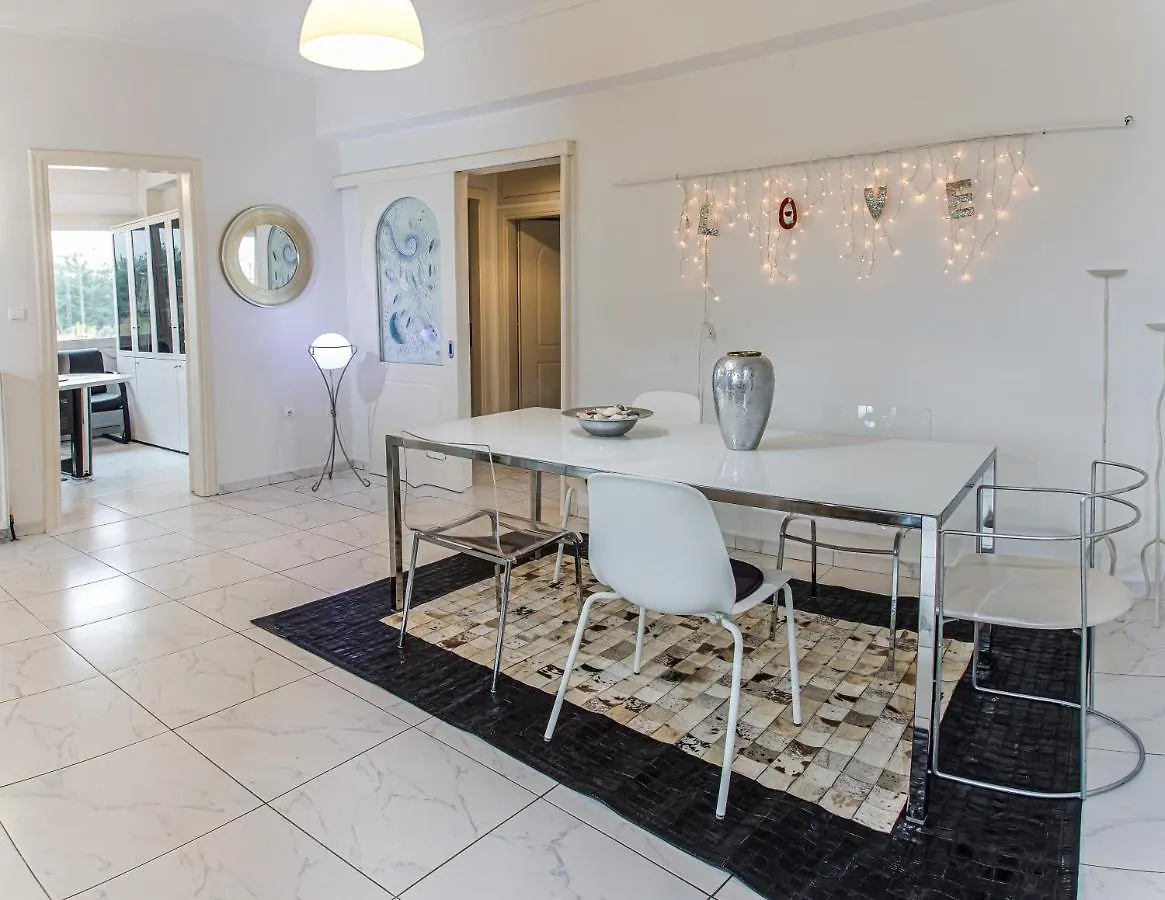 Two Bedroom Bright Apartment With Amazing Veranda Thessaloníki