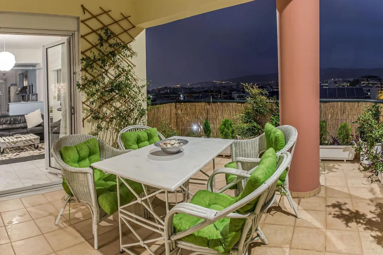 Two Bedroom Bright Apartment With Amazing Veranda Thessaloníki Grækenland